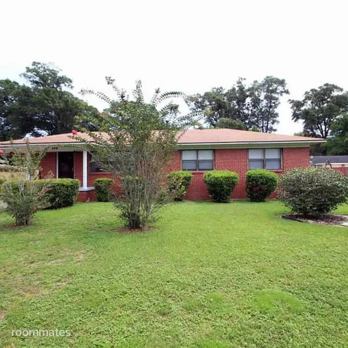 Room for rent in Pensacola, FL $700, house