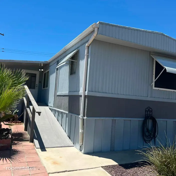 Room for rent in Thousand Palms, CA $600, house