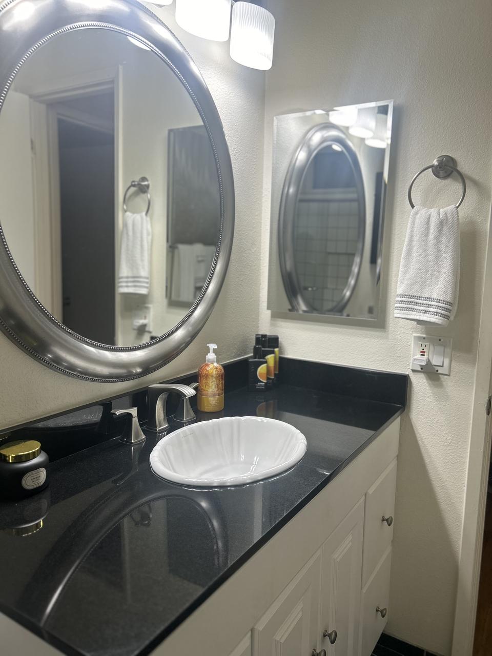 Profile photo 7 of 11