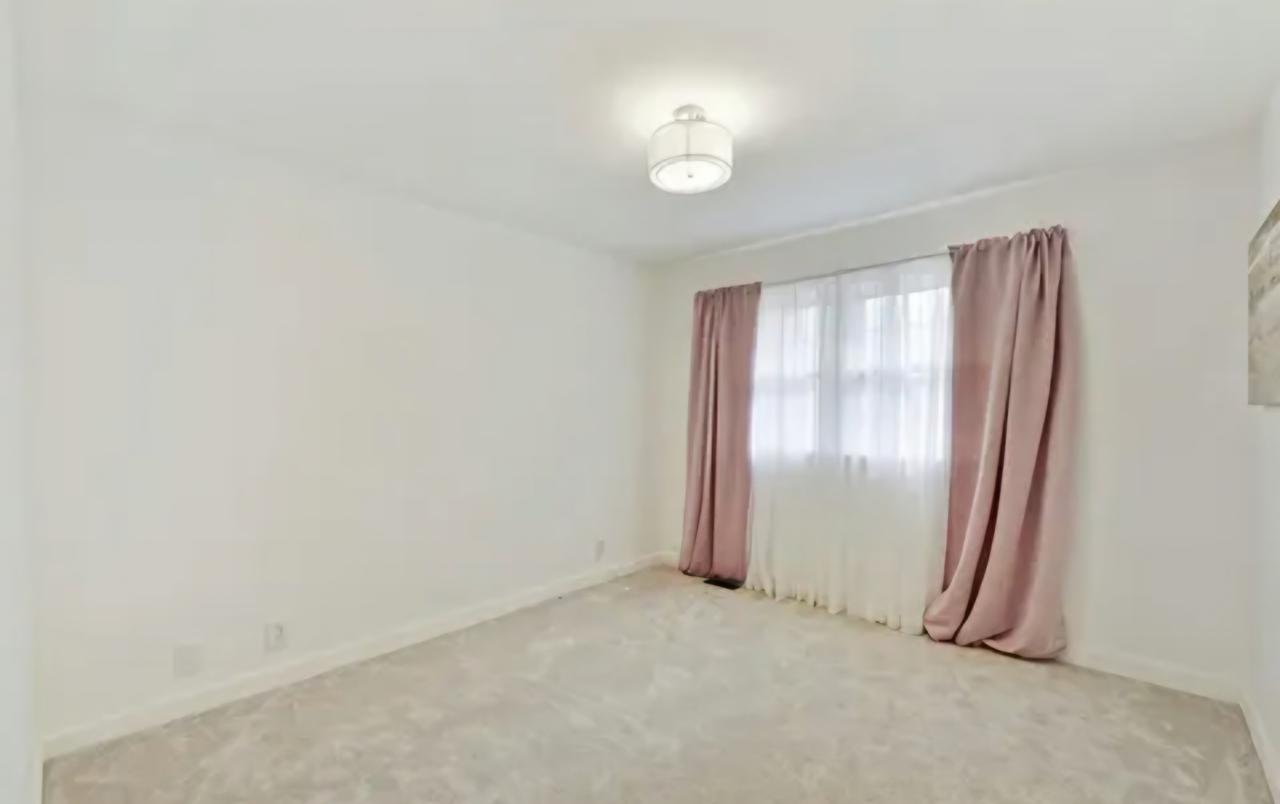 Profile photo 7 of 11