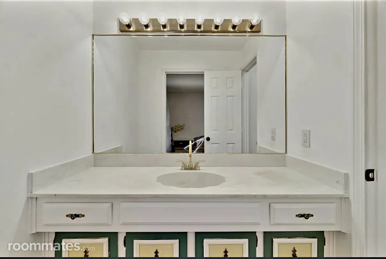 Profile photo 10 of 11