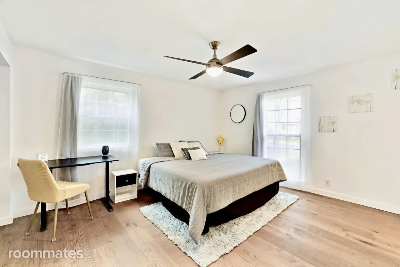 Profile photo 8 of 11