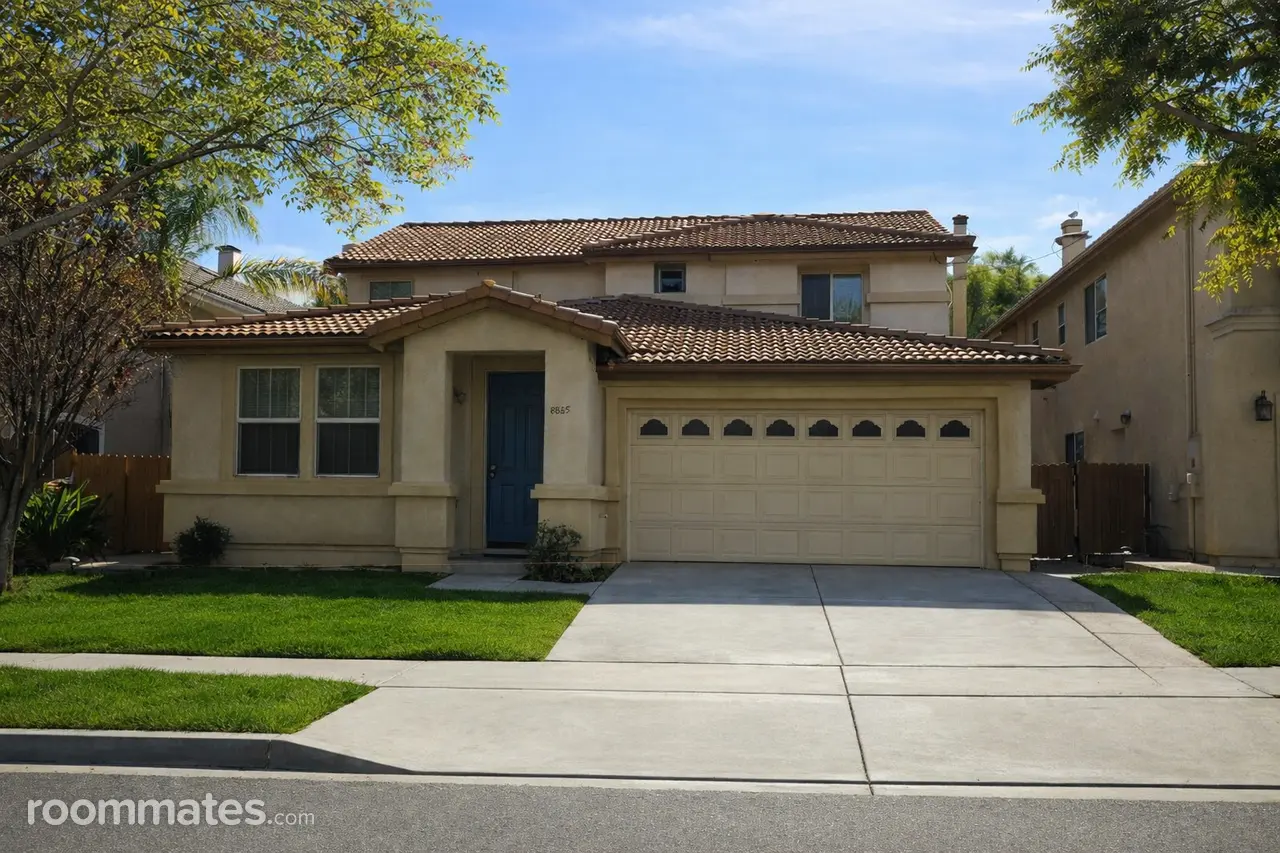 Profile photo 11 of 11