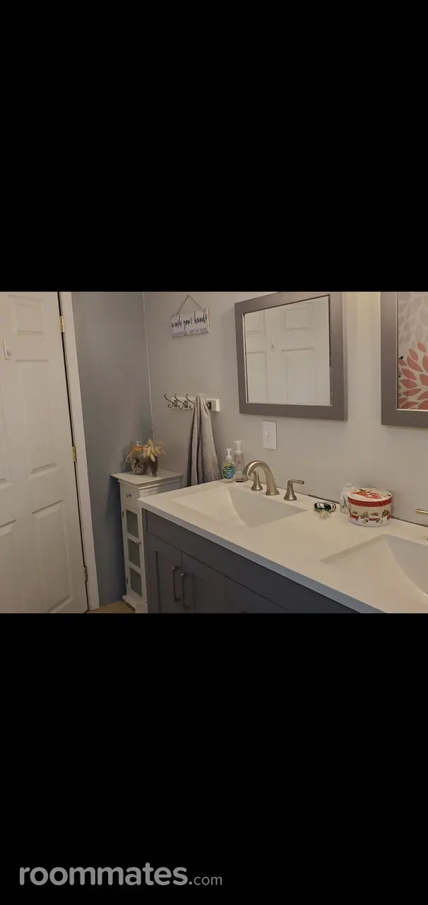 Profile photo 3 of 10