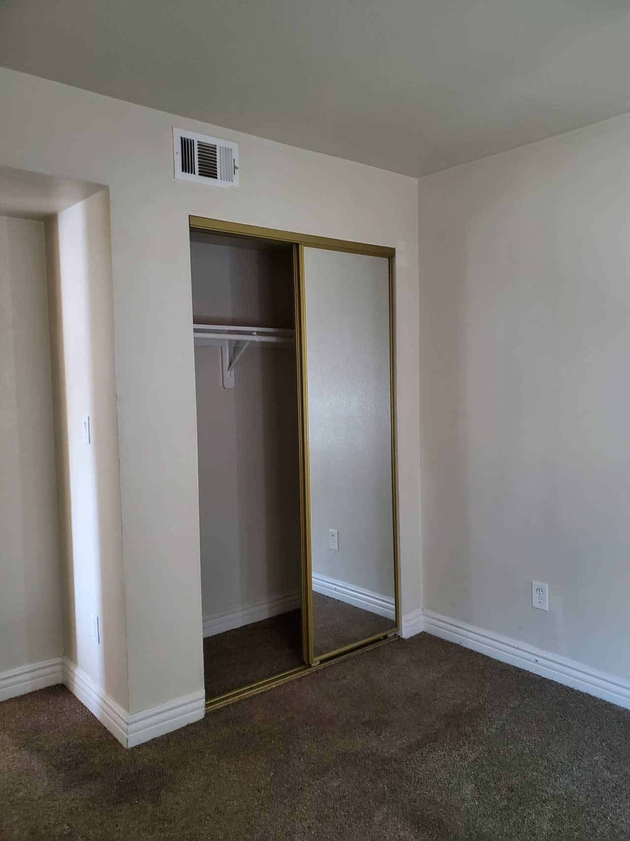 Profile photo 3 of 7