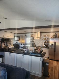 Room for rent in St. Petersburg, FL $700, house