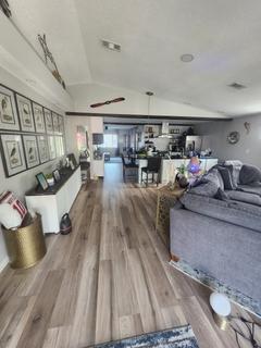 Room for rent in St. Petersburg, FL $700, house