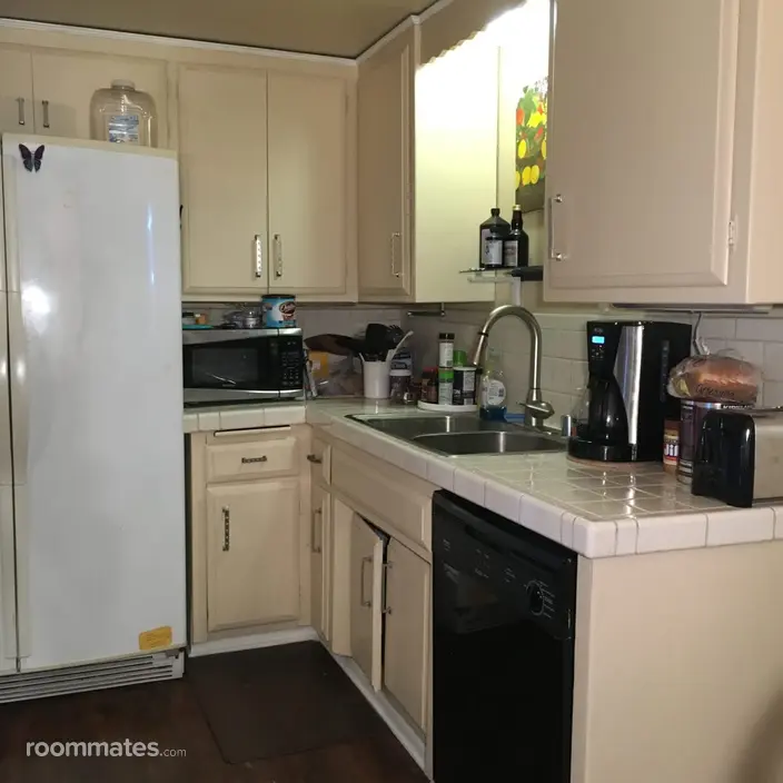 Room for rent in Tustin, CA $1050, house