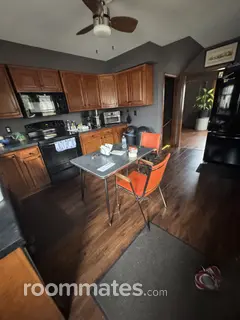 Room for rent in Madison, WI $8001200, house