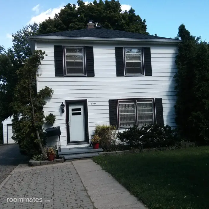 Room for rent in Ann Arbor, MI $995, house