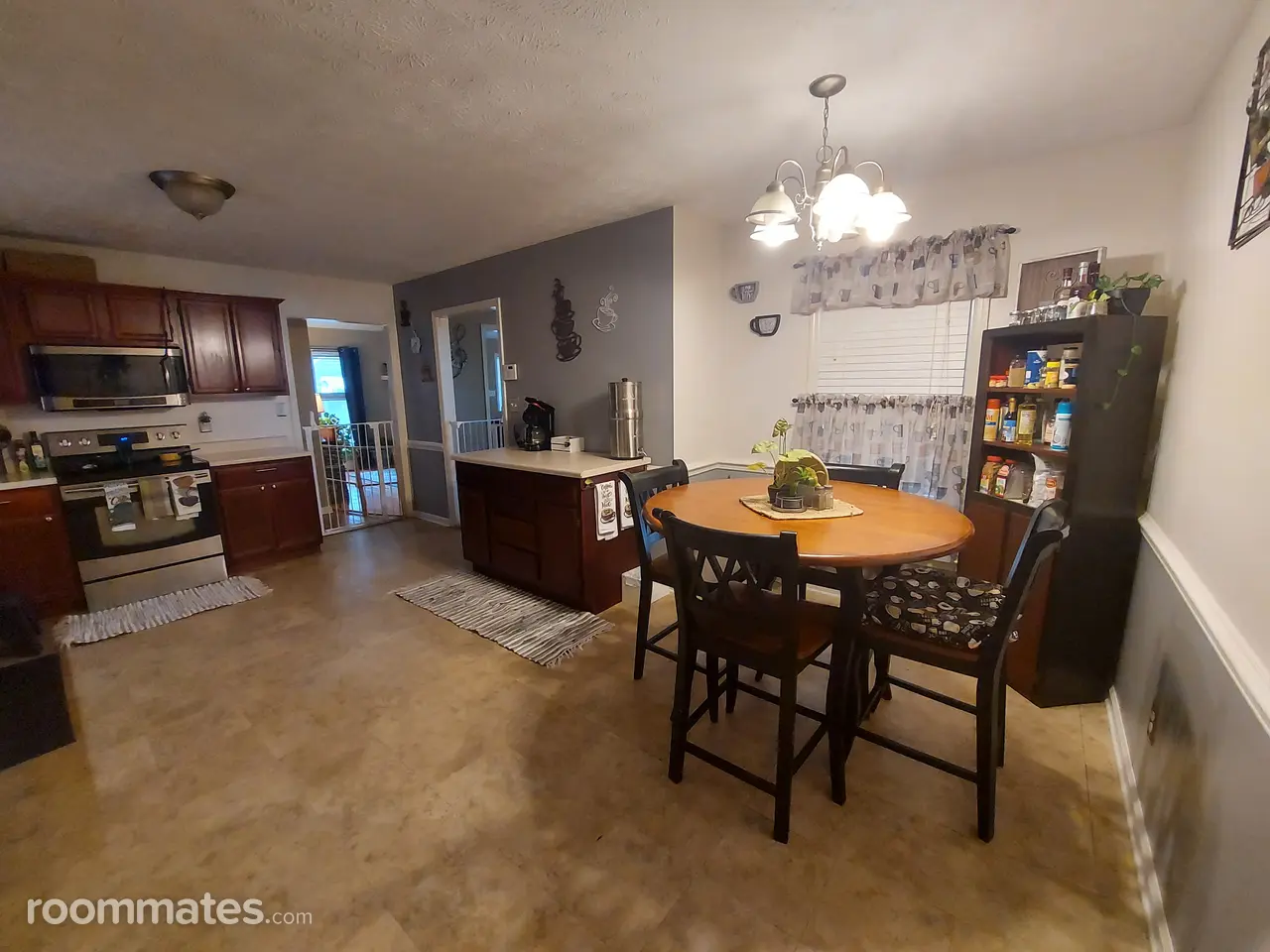 Profile photo 4 of 14