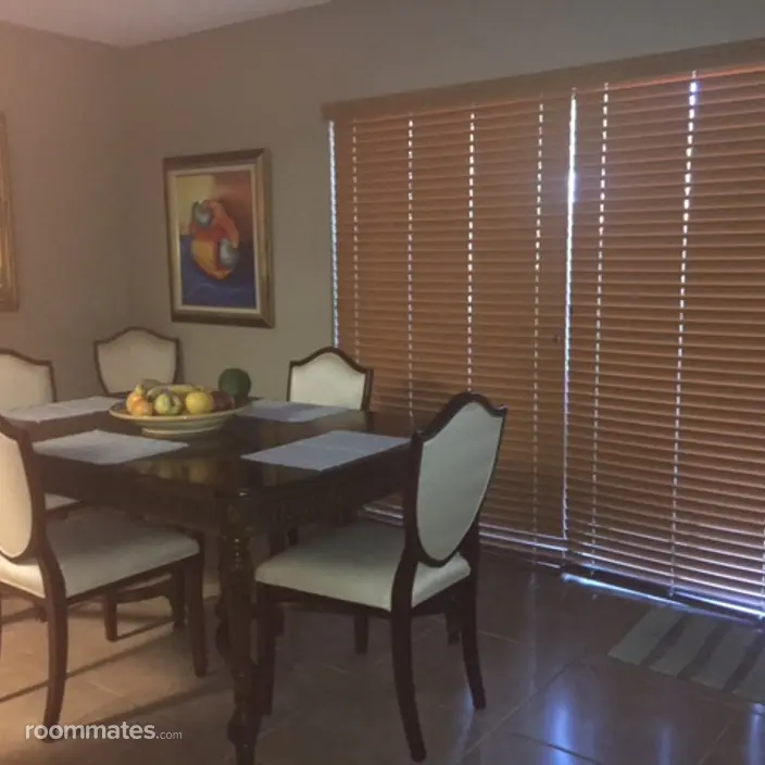 Room for rent in Miami, FL $900, townhouse