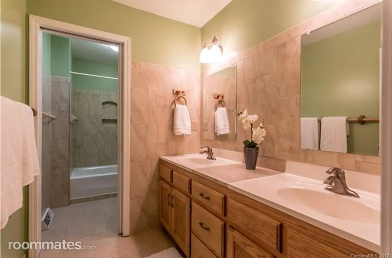 Profile photo 3 of 11