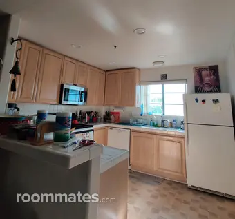 Room for rent in Burbank, CA $1475, condo