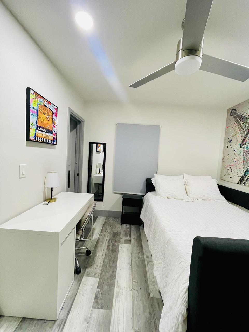 Profile photo 3 of 10