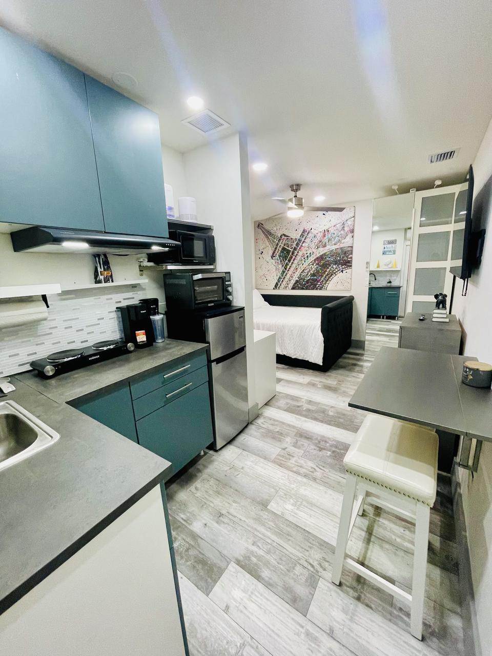 Profile photo 1 of 10