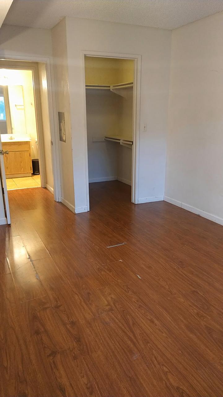 Profile photo 6 of 10