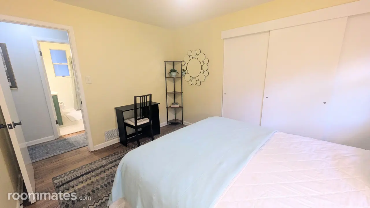 Profile photo 3 of 11