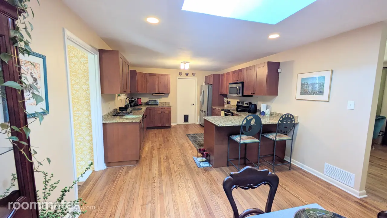 Profile photo 7 of 11