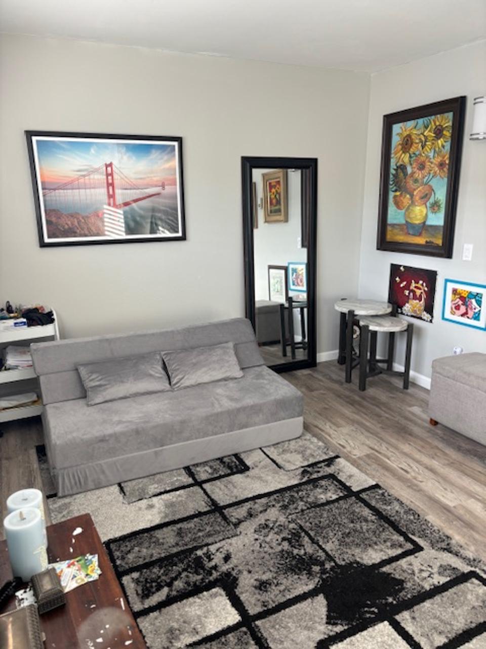 Profile photo 3 of 10