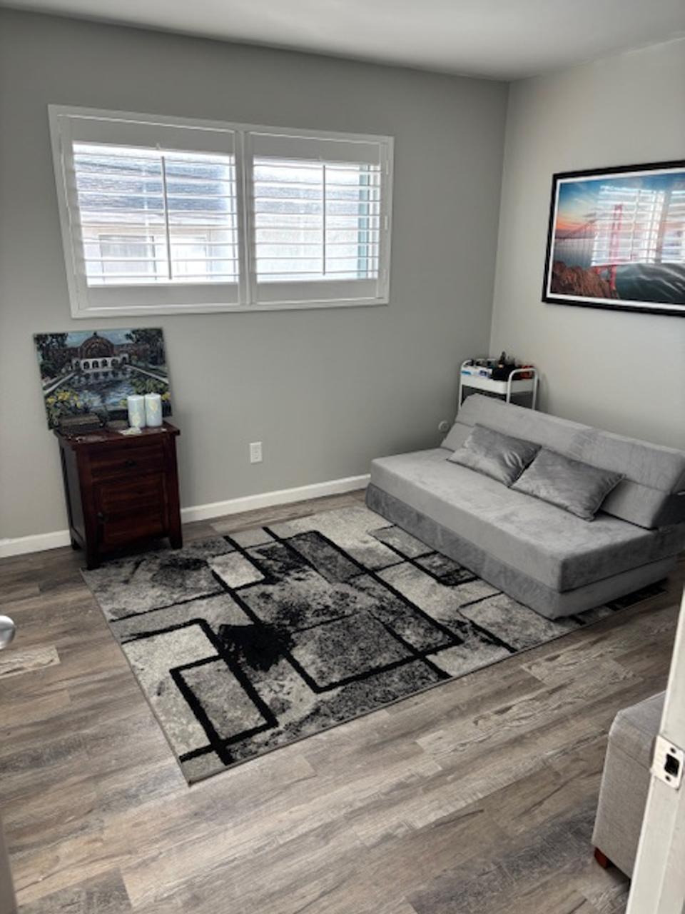 Profile photo 4 of 10