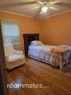 Room for rent in Southfield, MI $700, house