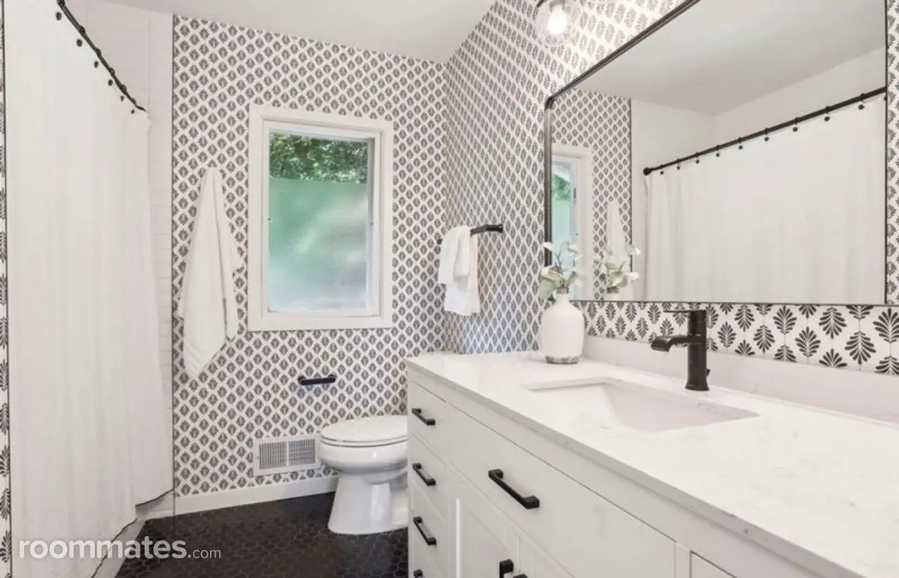 Profile photo 5 of 11