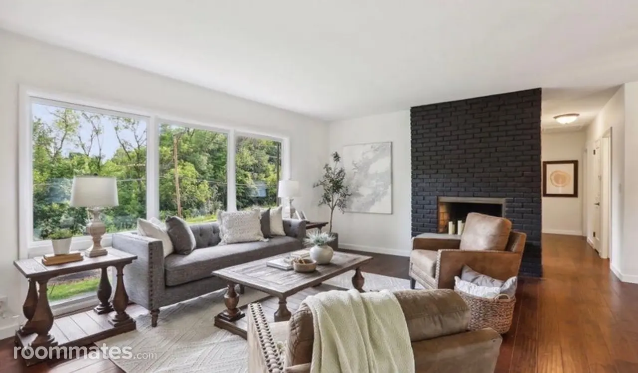 Profile photo 2 of 11