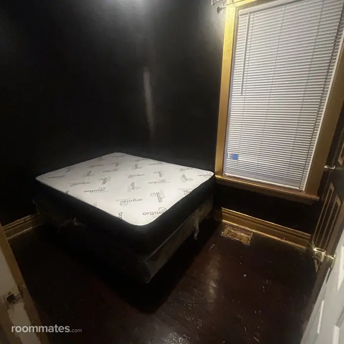 Room for rent in Chicago, IL $300, house