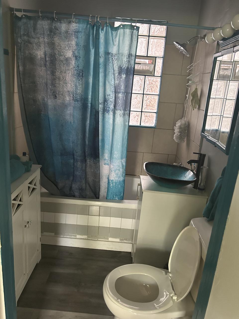 Profile photo 3 of 8