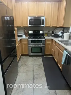 Room for rent in Elk Grove, CA $1050, house