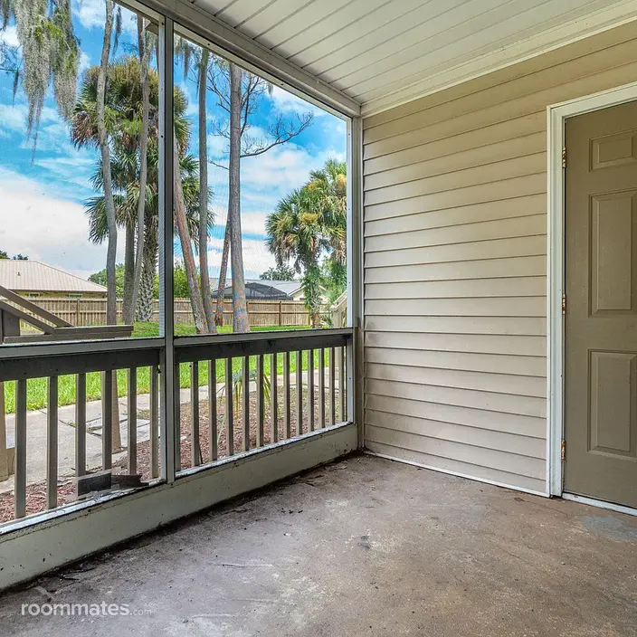 Room for rent in Daytona Beach, FL $700, condo