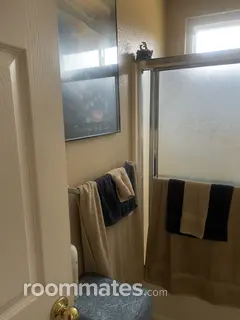 Room for rent in Sacramento, CA $825, house