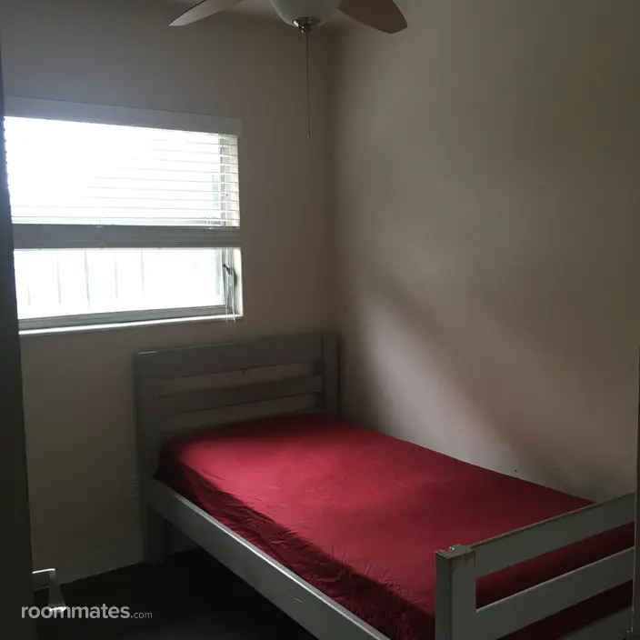 Room for rent in Tampa, FL $800, house