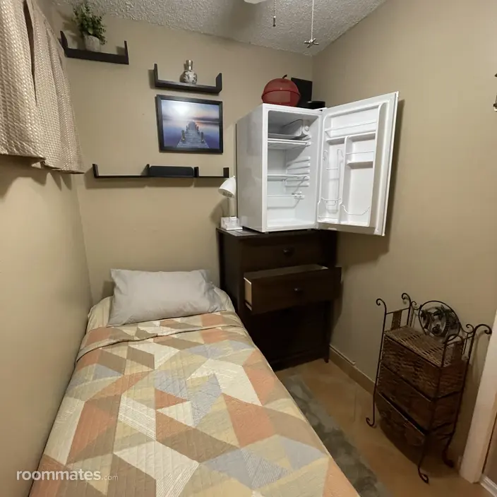 Room for rent in Doral, FL $725, townhouse