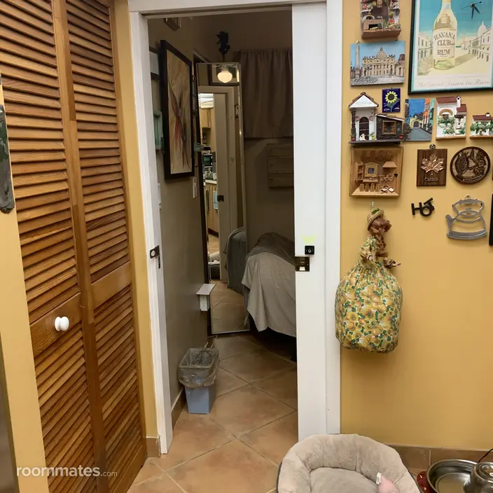 Room for rent in Doral, FL $725, townhouse