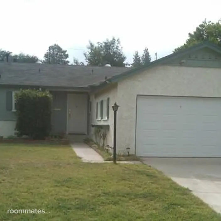 Room for rent in Northridge, CA $1050, house