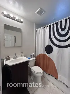 Room for rent in St. Petersburg, FL $1040, house