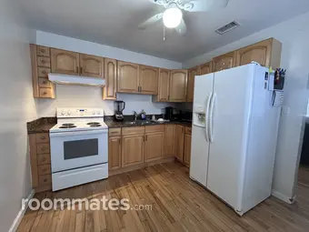 Room for rent in St. Petersburg, FL $1040, house