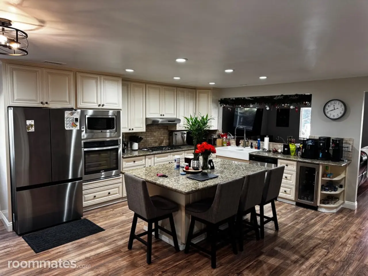 Profile photo 3 of 10