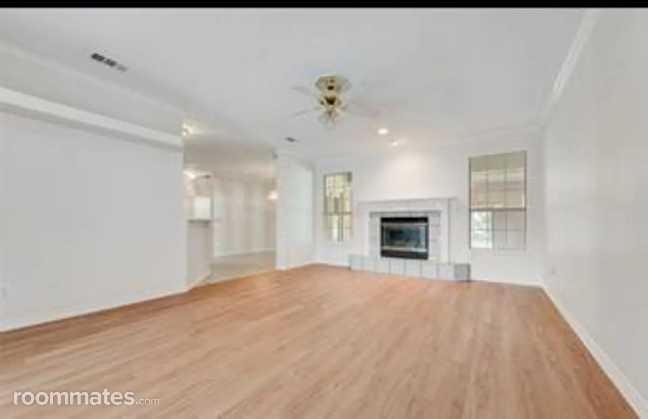 Profile photo 11 of 16