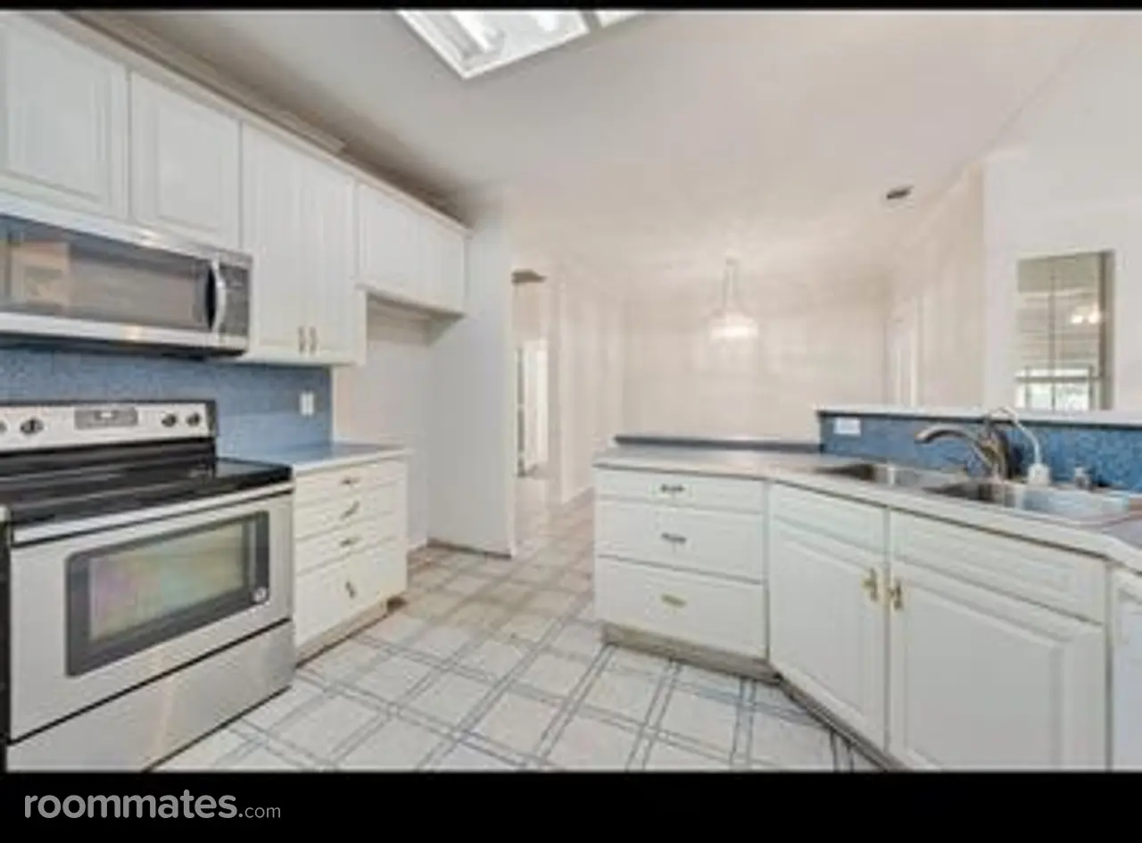 Profile photo 10 of 16