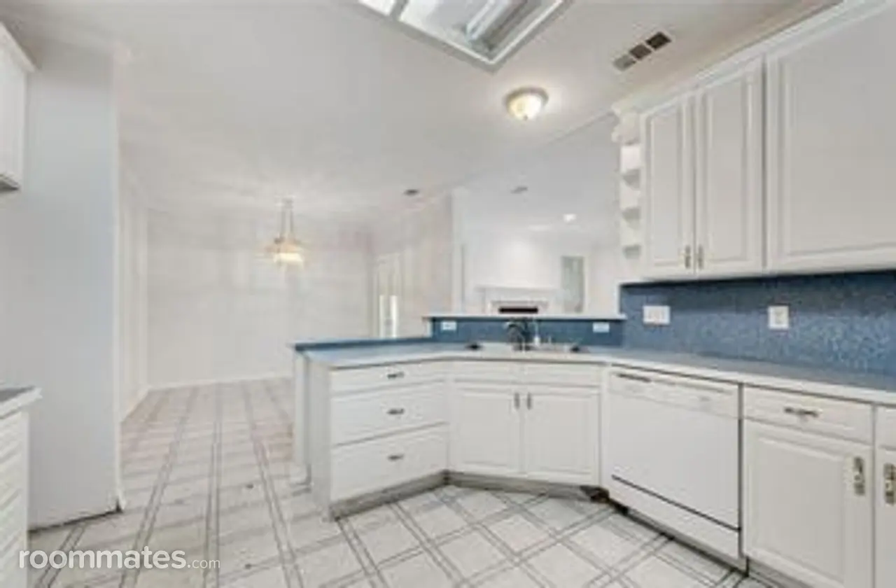 Profile photo 13 of 16