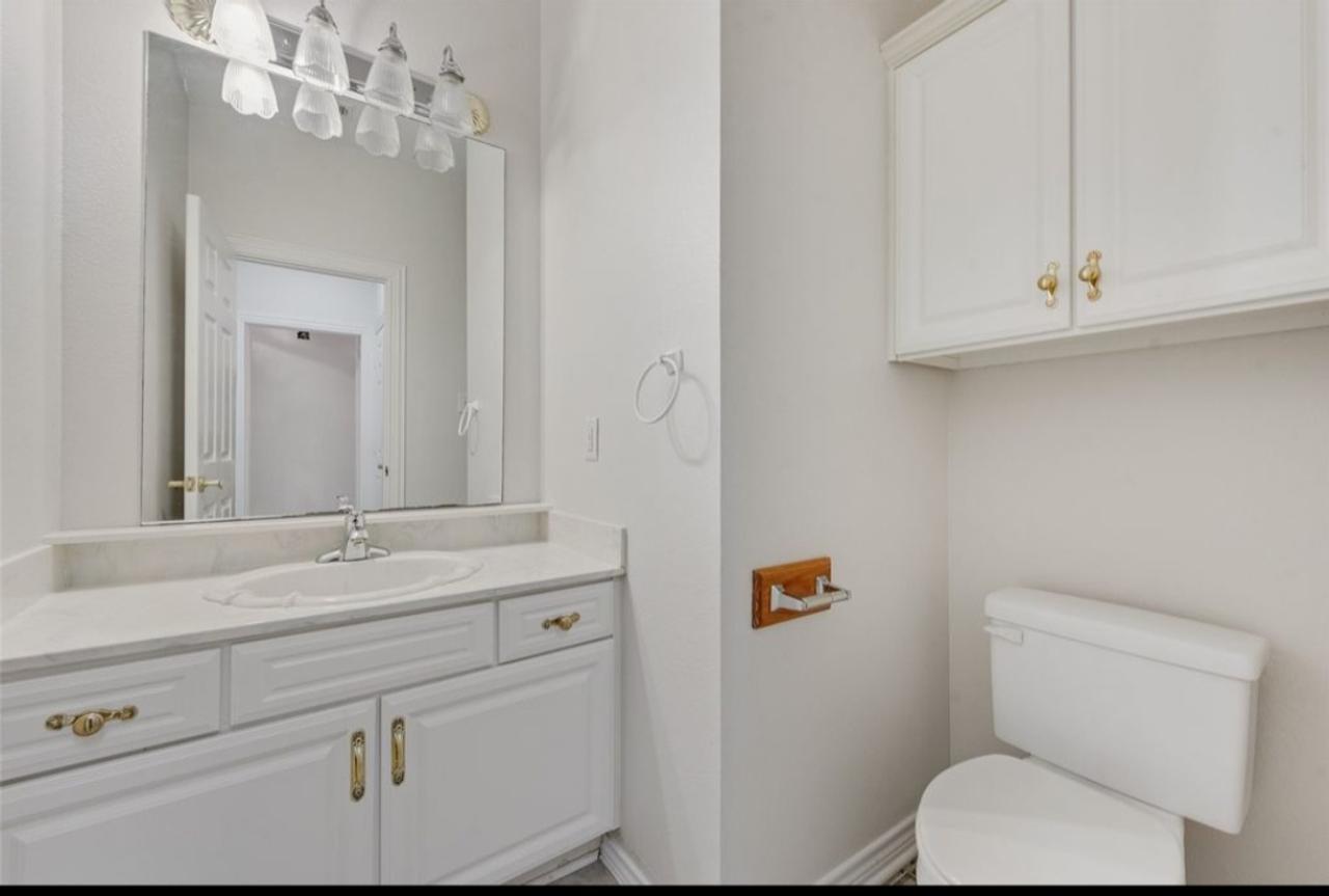 Profile photo 9 of 16