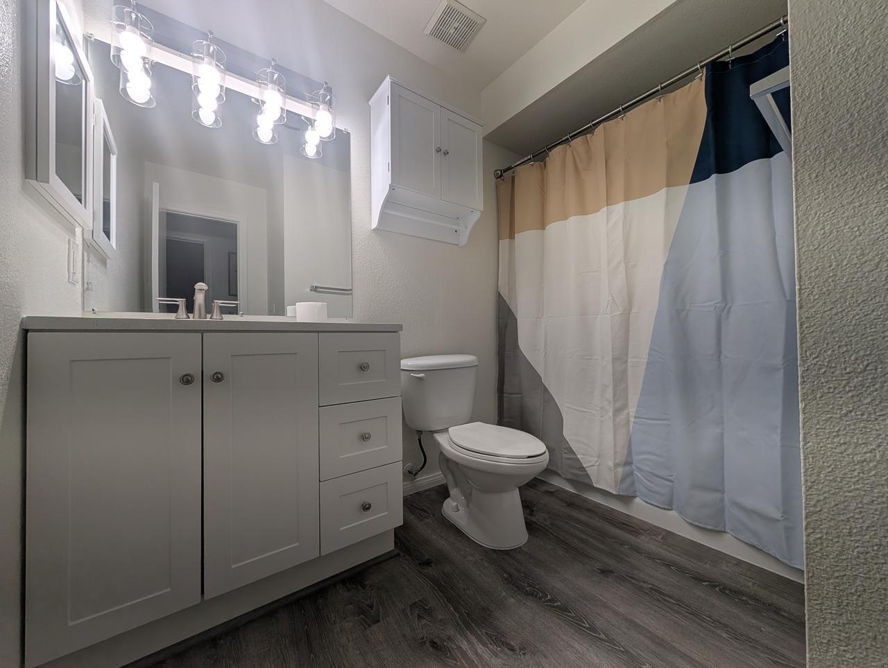 Profile photo 9 of 12