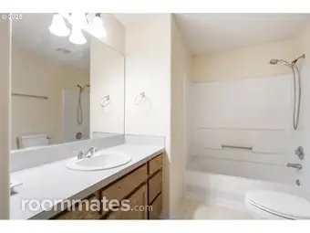 Room for rent in Vancouver, WA $900, condo