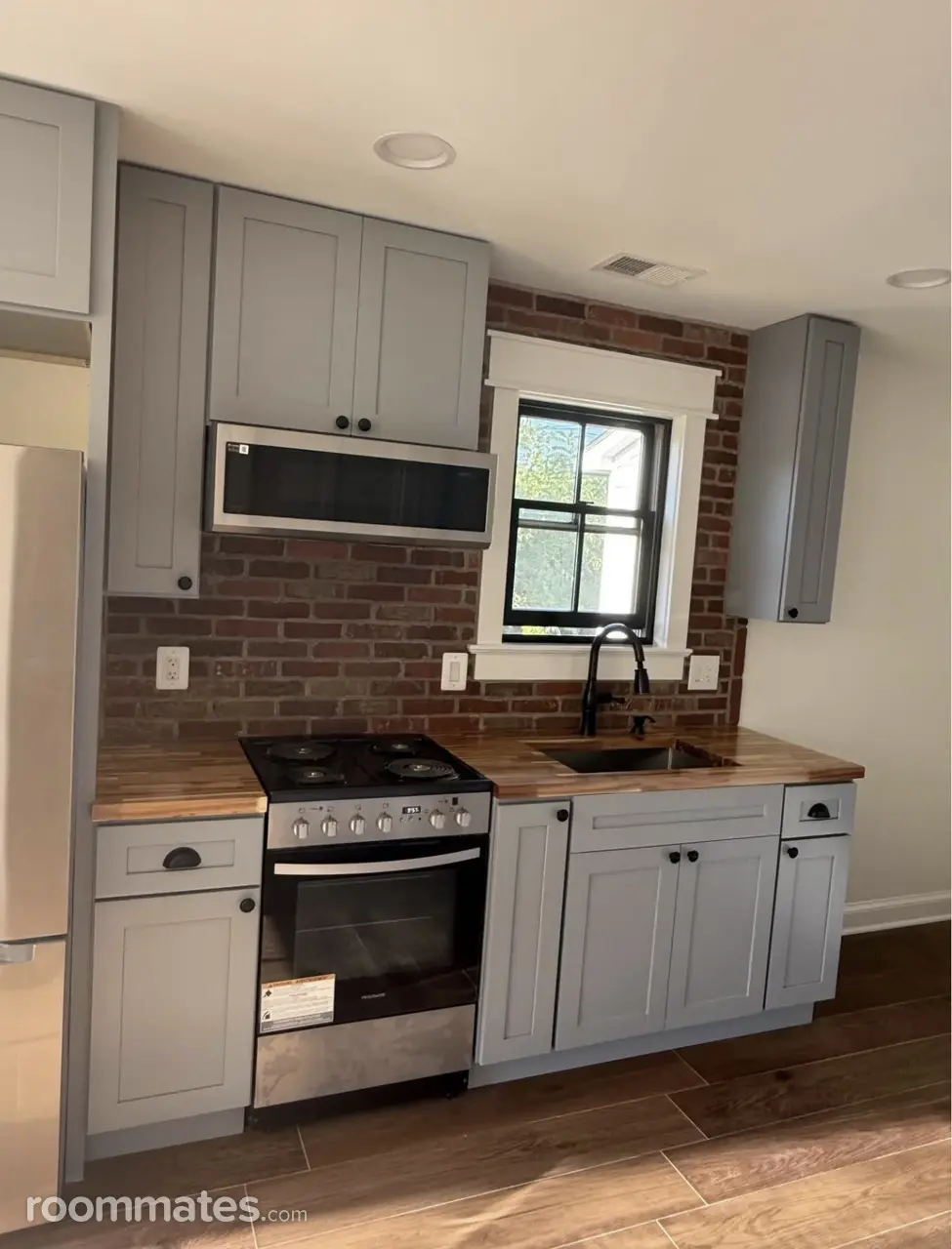 Profile photo 3 of 9