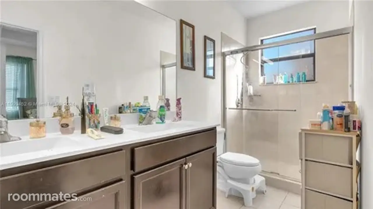 Profile photo 8 of 11