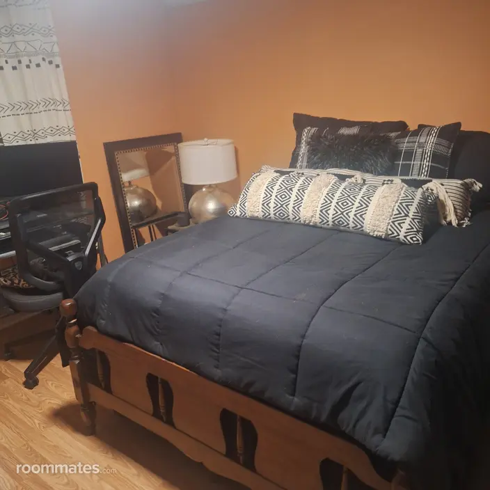 Room for rent in Whitsett, NC $800, townhouse