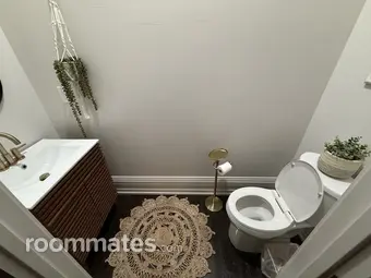 Room for rent in Newport KY $1350, apartment